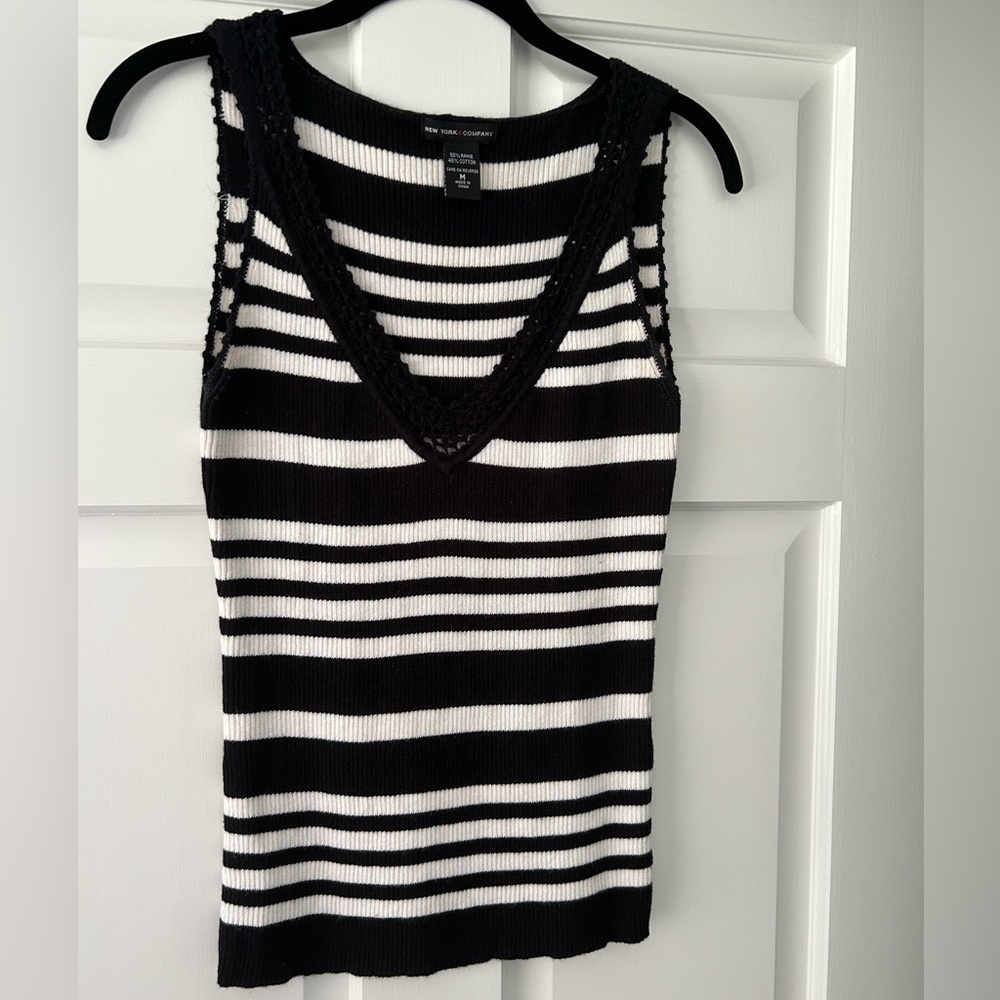 New York & Company Black & White Striped Ribbed Tank Top Sweater Crochet Medium